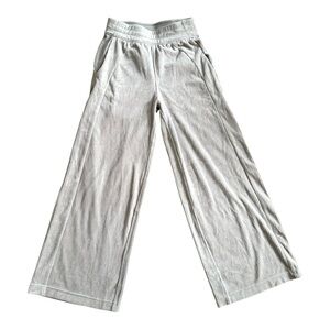 NWT Lululemon Scuba Mid-Rise Leg Crop Velvet Cord in Riverstone Size 0